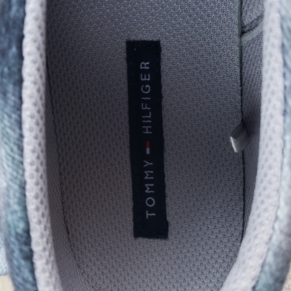 Tommy Hilfiger Women's Plaid Flannel Slip On Sneakers Embroidered Logo NEW - Picture 8 of 8